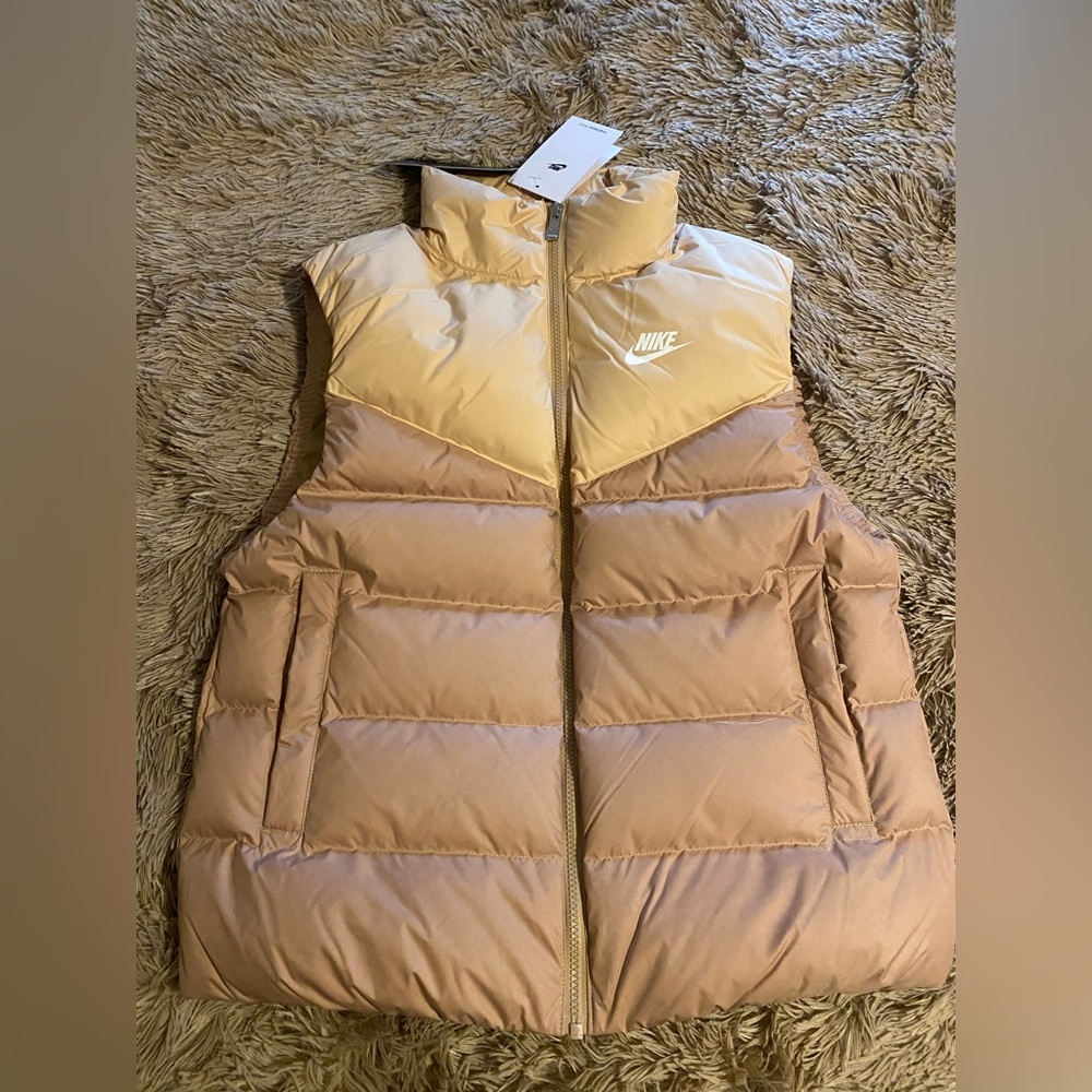 Nike puffer vest woman’s xs